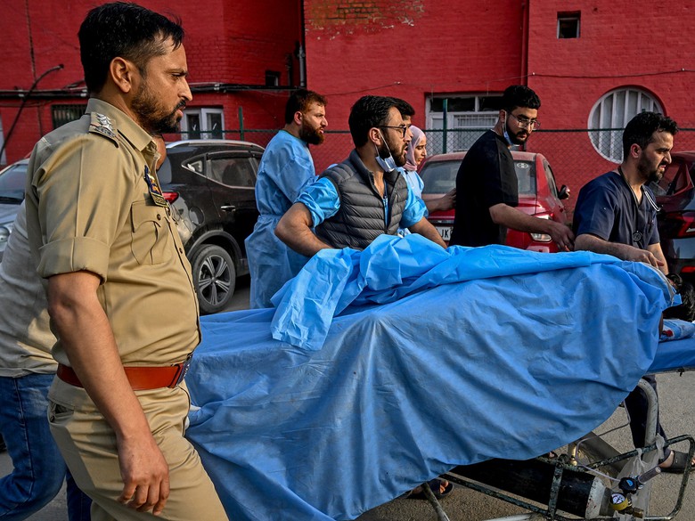 Ấn Độ đ&oacute;ng cửa khẩu ch&iacute;nh với Pakistan sau vụ xả s&uacute;ng kinh ho&agrave;ng khiến 26 người thiệt mạng- Ảnh 1.