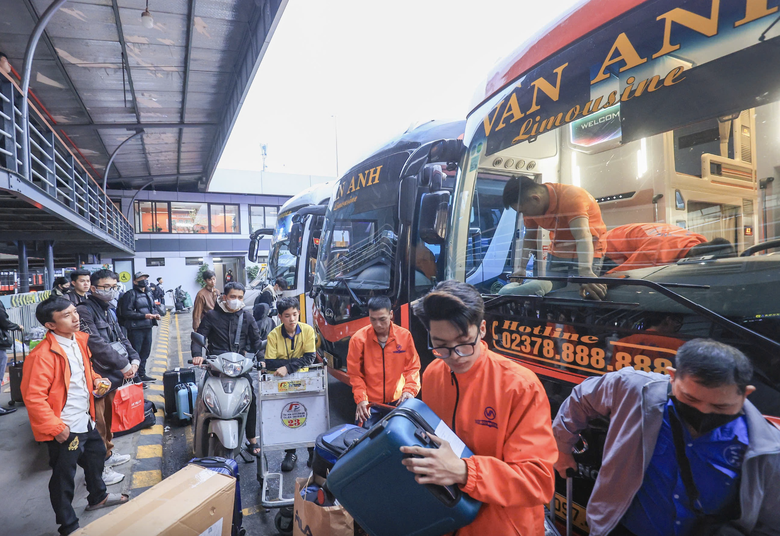 Tổng lực bảo đảm trật tự, an to&agrave;n giao th&ocirc;ng dịp nghỉ lễ 30/4- Ảnh 1.