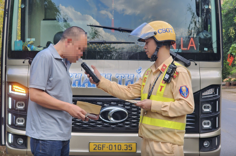 Tổng lực bảo đảm trật tự, an to&agrave;n giao th&ocirc;ng dịp nghỉ lễ 30/4- Ảnh 3.