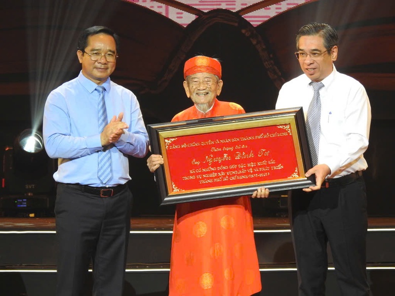 TP.HCM t&ocirc;n vinh 60 c&aacute; nh&acirc;n ti&ecirc;u biểu trong sự nghiệp x&acirc;y dựng, ph&aacute;t triển th&agrave;nh phố- Ảnh 2.