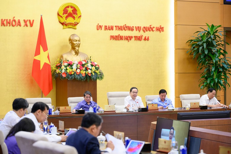 Chủ tịch Quốc hội: Tập trung gi&aacute;m s&aacute;t bầu cử, kh&ocirc;ng lập đo&agrave;n r&igrave;nh rang- Ảnh 2.