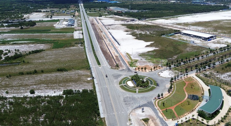 Chạy nước r&uacute;t ho&agrave;n th&agrave;nh đường cứu hộ cứu nạn ở Huế sau 13 năm thi c&ocirc;ng- Ảnh 8.