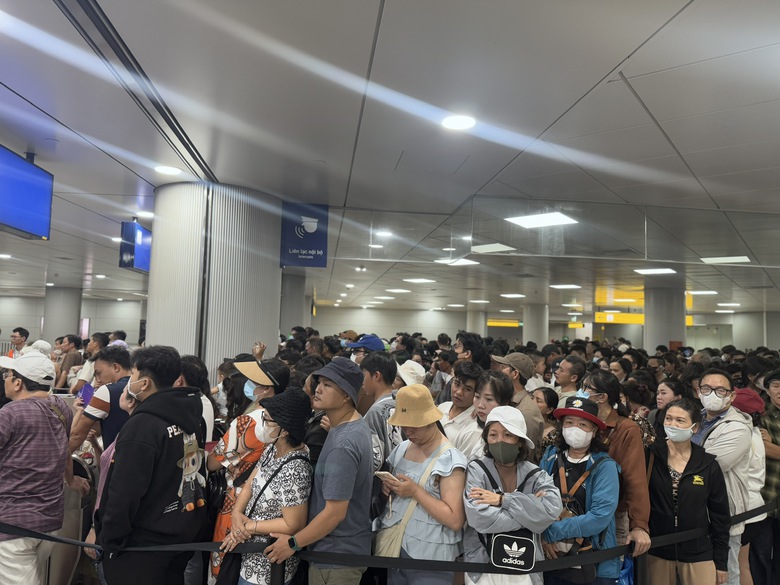 TP.HCM: Cao điểm vận tải c&ocirc;ng cộng 20 ng&agrave;y phục vụ Tết v&agrave; lễ hội xu&acirc;n B&iacute;nh Ngọ- Ảnh 1.