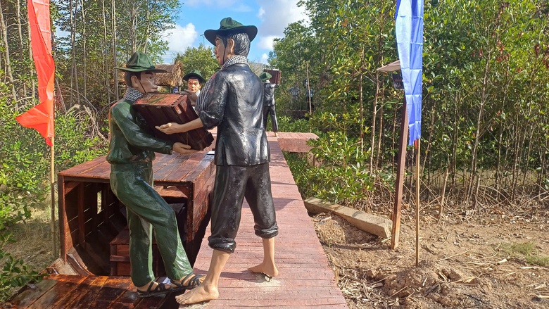 C&agrave; Mau đ&oacute;n nhận Bằng xếp hạng di t&iacute;ch Quốc gia đặc biệt "đường Hồ Ch&iacute; Minh tr&ecirc;n biển"- Ảnh 4.