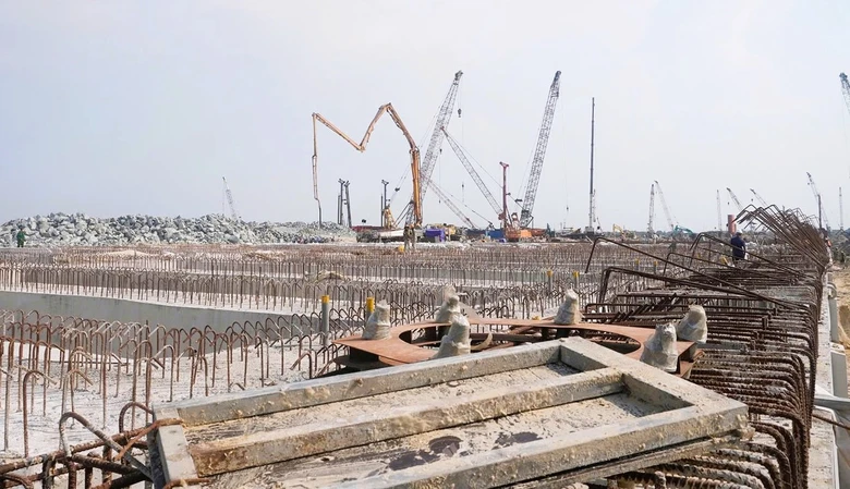 Dự &aacute;n bến cảng hơn 14.000 tỷ ở Quảng Trị: Gỡ n&uacute;t thắt mặt bằng, tăng tốc thi c&ocirc;ng- Ảnh 1.