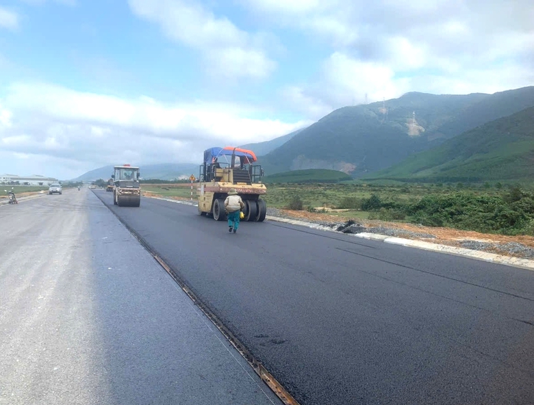 Vẫn vướng mặt bằng, các dự án giao thông kết nối Khu kinh tế Vũng Áng có về đích đúng hẹn?- Ảnh 4. Vẫn vướng mặt bằng, các dự án giao thông kết nối Khu kinh tế Vũng Áng có về đích đúng hẹn?- Ảnh 4.