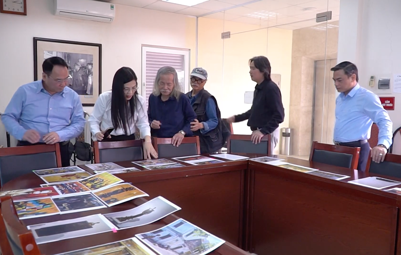 Tái hiện ký ức hào hùng tại triển lãm mỹ thuật kỷ niệm 50 năm Ngày thống nhất đất nước- Ảnh 5. Tái hiện ký ức hào hùng tại triển lãm mỹ thuật kỷ niệm 50 năm Ngày thống nhất đất nước- Ảnh 5.