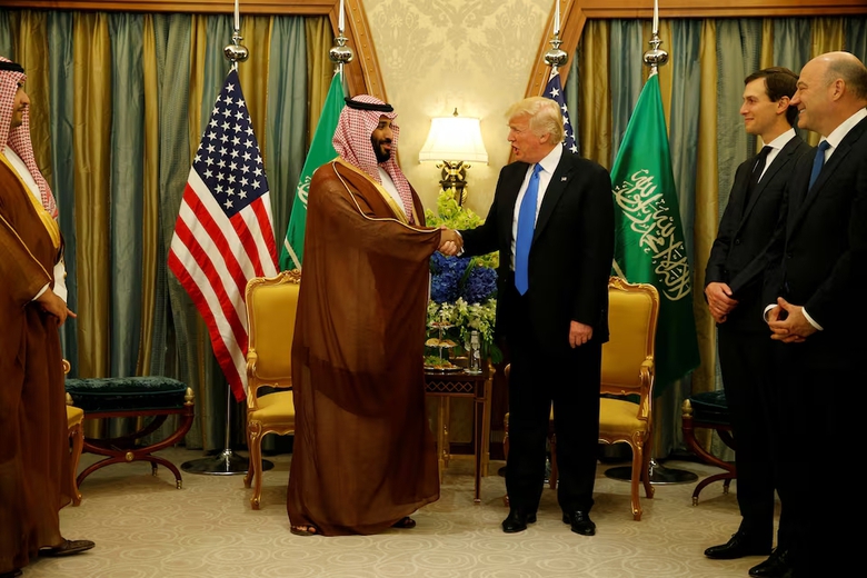 Reuters: Tổng thống Trump muốn b&aacute;n hơn 100 tỷ USD vũ kh&iacute; cho Saudi Arabia- Ảnh 1.