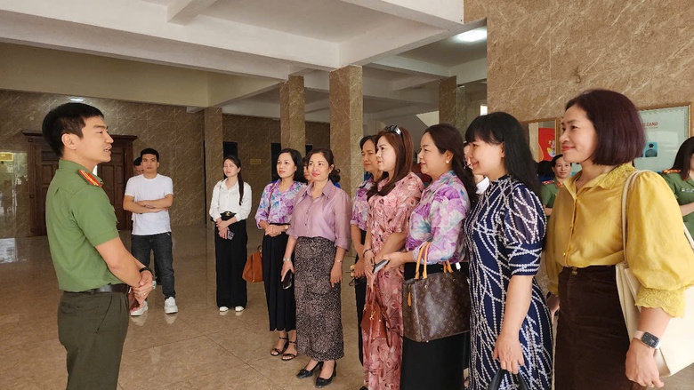 Phụ huynh c&aacute;c trường tr&ecirc;n địa b&agrave;n TP Vĩnh Y&ecirc;n tham quan cơ sở vật chất trại h&egrave; 2025
- Ảnh 1.