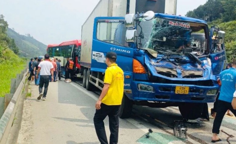 Hiện trường vụ TNGT.