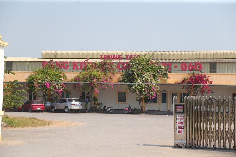 Lãnh đạo trung tâm đăng kiểm ở Nghệ An nói gì về thông tin làm khó người dân?- Ảnh 1. Lãnh đạo trung tâm đăng kiểm ở Nghệ An nói gì về thông tin làm khó người dân?- Ảnh 1.