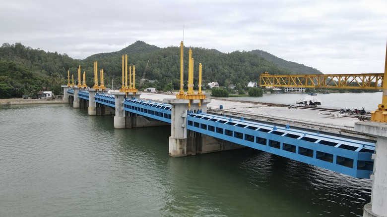 L&ecirc;n phương &aacute;n cưỡng chế, kh&ocirc;ng để dự &aacute;n đập ngăn mặn Nha Trang chậm trễ- Ảnh 1.