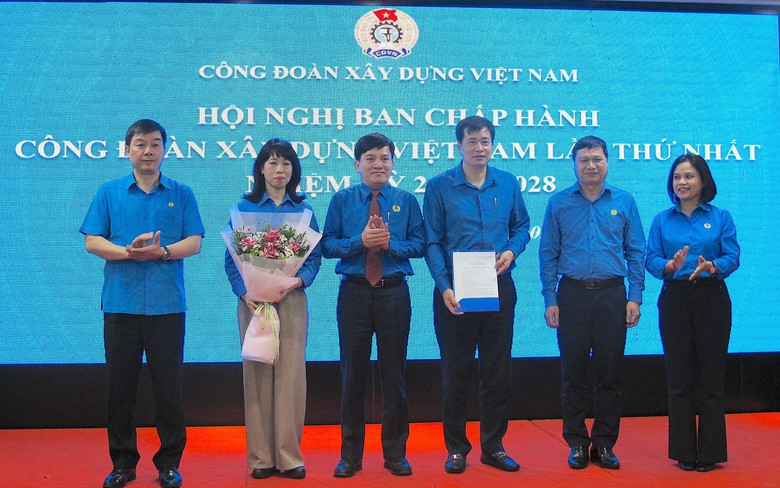 Ra mắt Ban chấp h&agrave;nh C&ocirc;ng đo&agrave;n X&acirc;y dựng Việt Nam nhiệm kỳ 2023-2028