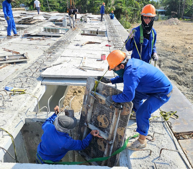 L&ecirc;n phương &aacute;n cưỡng chế, kh&ocirc;ng để dự &aacute;n đập ngăn mặn Nha Trang chậm trễ- Ảnh 7.