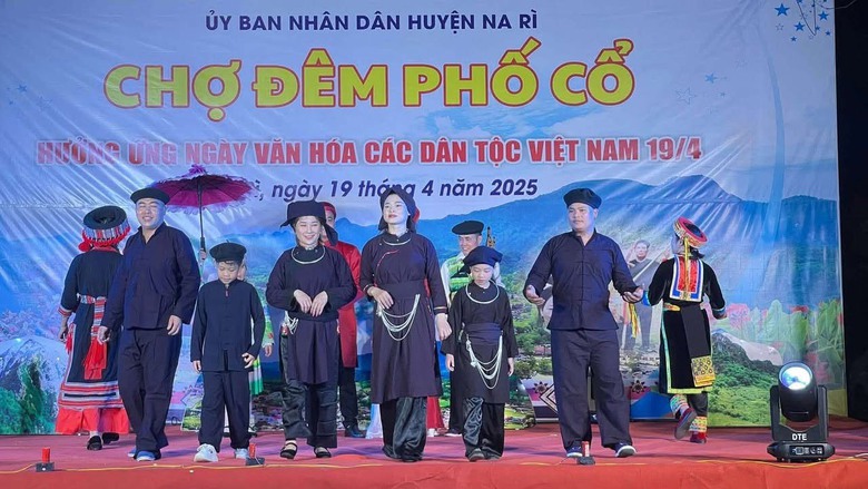 Giao th&ocirc;ng "mở lối" tạo đột ph&aacute; du lịch ở miền non nước- Ảnh 2.