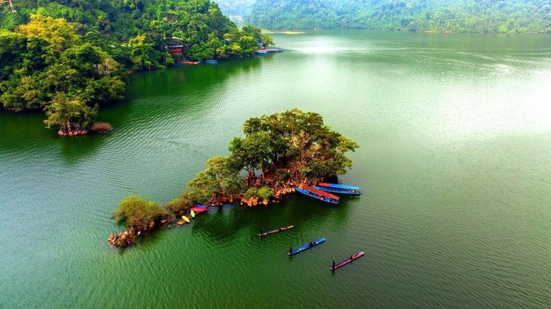 Giao th&ocirc;ng "mở lối" tạo đột ph&aacute; du lịch ở miền non nước- Ảnh 4.