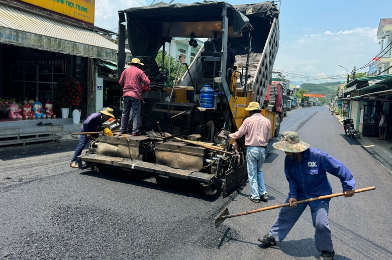 Vướng mặt bằng, c&aacute;c dự &aacute;n giao th&ocirc;ng miền n&uacute;i Quảng Ng&atilde;i hiện ra sao?- Ảnh 1.