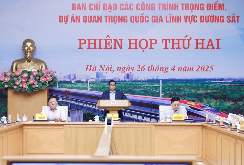 Thủ tướng: Thần tốc, t&aacute;o bạo hơn nữa trong triển khai c&aacute;c dự &aacute;n đường sắt- Ảnh 1.