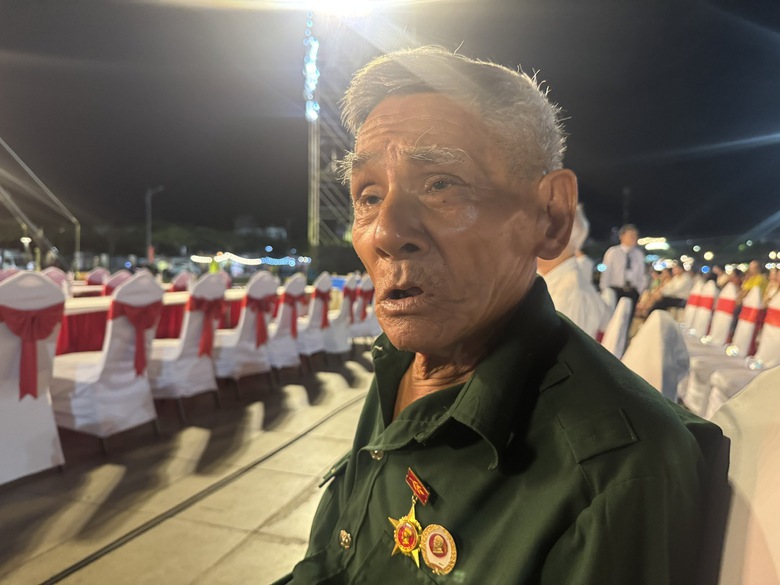 Những c&acirc;u chuyện của c&aacute;c cựu chiến binh gặp lại đồng đội xưa trong ng&agrave;y lễ lớn- Ảnh 5.