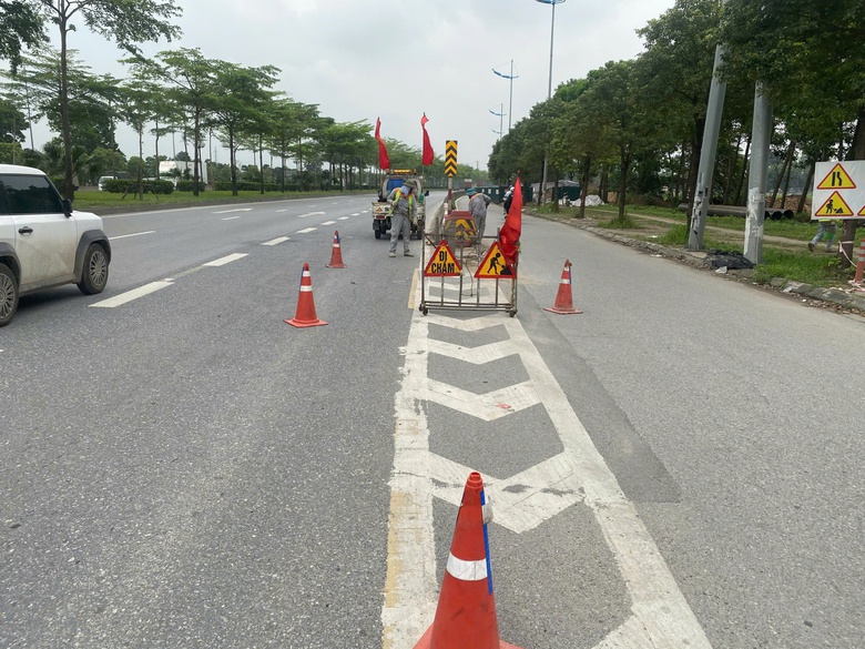 H&agrave; Nội r&agrave; so&aacute;t đ&egrave;n t&iacute;n hiệu, c&acirc;y xanh, chiếu s&aacute;ng trước cao điểm nghỉ lễ 30/4- Ảnh 12.