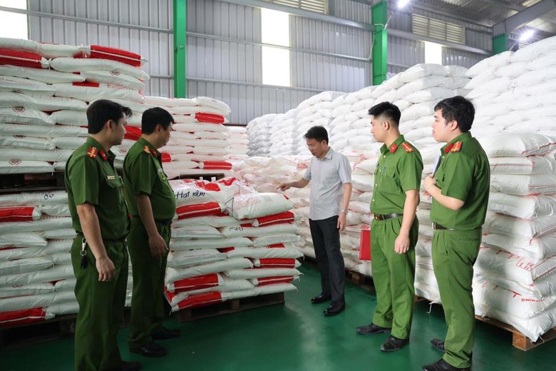 Ph&uacute; Thọ: Tạm giữ h&agrave;ng trăm tấn gia vị giả- Ảnh 1.