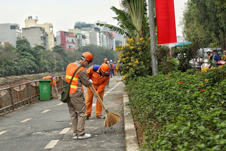H&agrave; Nội r&agrave; so&aacute;t đ&egrave;n t&iacute;n hiệu, c&acirc;y xanh, chiếu s&aacute;ng trước cao điểm nghỉ lễ 30/4- Ảnh 7.