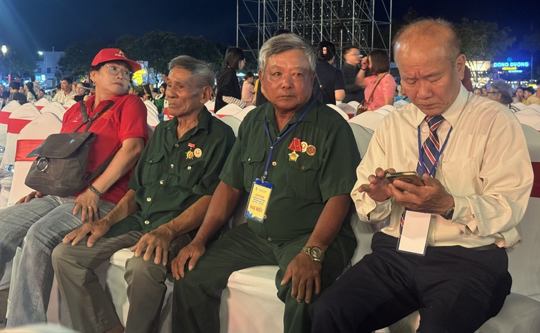 Những c&acirc;u chuyện của c&aacute;c cựu chiến binh gặp lại đồng đội xưa trong ng&agrave;y lễ lớn- Ảnh 4.