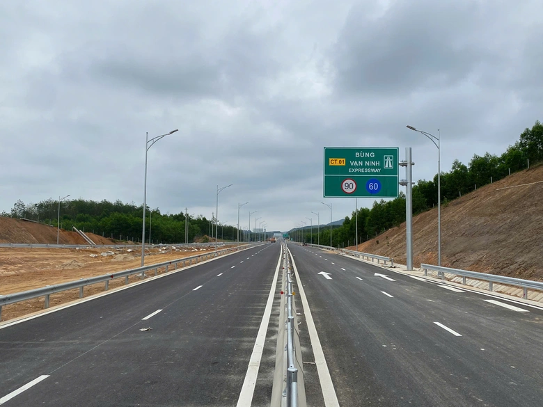 Bung &ndash; Van Ninh Expressway ready for operation from April 28- Ảnh 2.