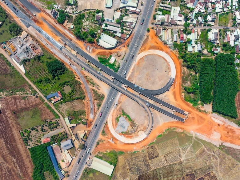 Đua tiến độ th&ocirc;ng xe kỹ thuật đường kết nối s&acirc;n bay Long Th&agrave;nh dịp 30/4- Ảnh 1.