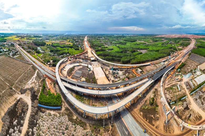 Đua tiến độ th&ocirc;ng xe kỹ thuật đường kết nối s&acirc;n bay Long Th&agrave;nh dịp 30/4- Ảnh 2.