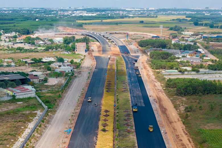 Đua tiến độ th&ocirc;ng xe kỹ thuật đường kết nối s&acirc;n bay Long Th&agrave;nh dịp 30/4- Ảnh 3.