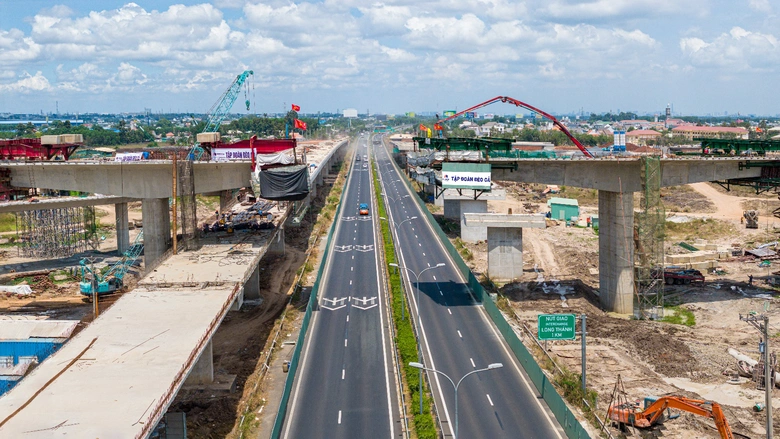 Đua tiến độ th&ocirc;ng xe kỹ thuật đường kết nối s&acirc;n bay Long Th&agrave;nh dịp 30/4- Ảnh 9.