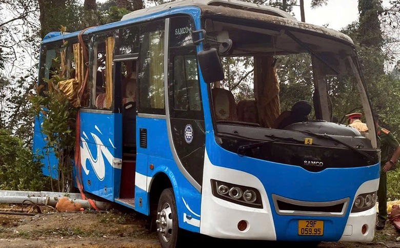 Lai lịch xe kh&aacute;ch bị lật khiến 3 người tử vong ở Tam Đảo- Ảnh 1.