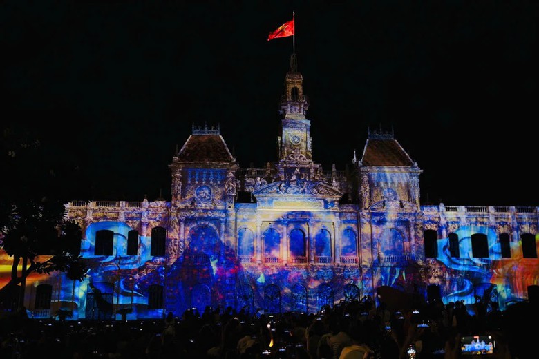 TP.HCM: H&agrave;ng ng&agrave;n người đội mưa chi&ecirc;m ngưỡng m&agrave;n tr&igrave;nh diễn độc đ&aacute;o- Ảnh 12.