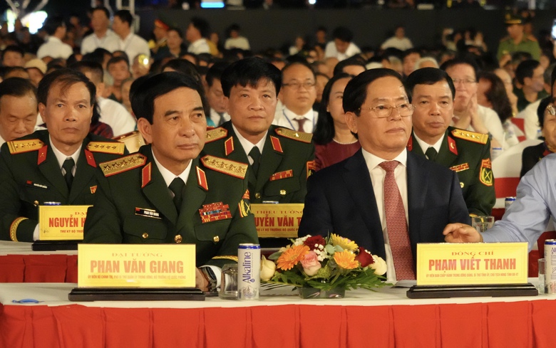 Những c&acirc;u chuyện của c&aacute;c cựu chiến binh gặp lại đồng đội xưa trong ng&agrave;y lễ lớn- Ảnh 1.