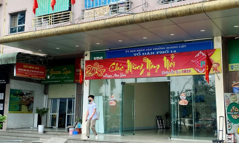 Chung cư x&acirc;y vượt tầng "bức tử" giao th&ocirc;ng, cư d&acirc;n chịu trận- Ảnh 1.