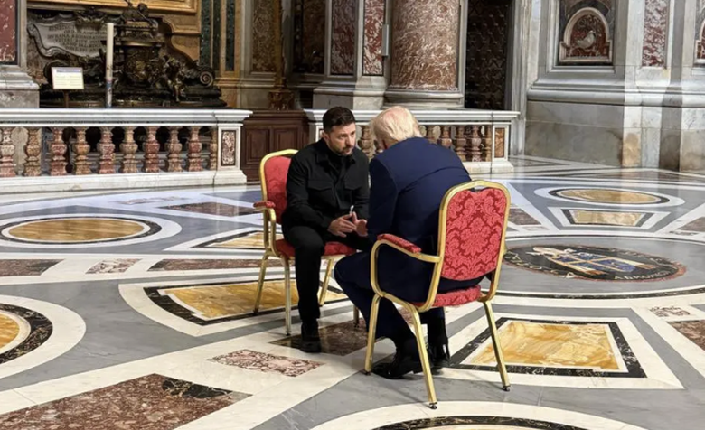 Nh&agrave; Trắng tiết lộ cuộc gặp bất ngờ giữa hai Tổng thống Mỹ - Ukraine tại Vatican- Ảnh 1.