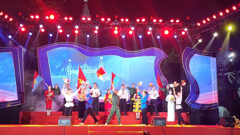 Vĩnh Y&ecirc;n: &Acirc;m vang nghệ thuật &ldquo;Tổ quốc vinh quang&rdquo;- Ảnh 4.