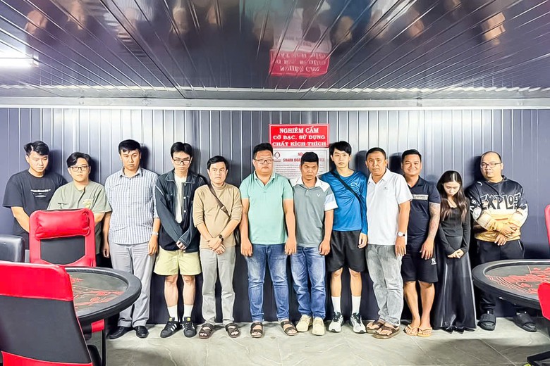 Triệt ph&aacute; tụ điểm chơi b&agrave;i Poker trong qu&aacute;n bida ở TP Cần Thơ- Ảnh 2.