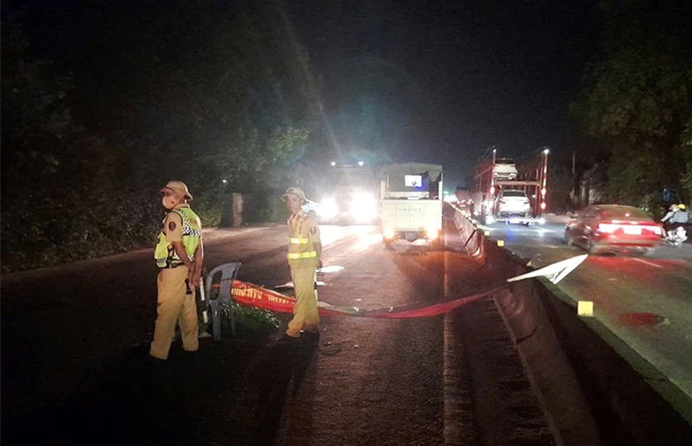 CSGT c&oacute; mặt tại hiện trường để ph&acirc;n luồng, điều tiết giao th&ocirc;ng.