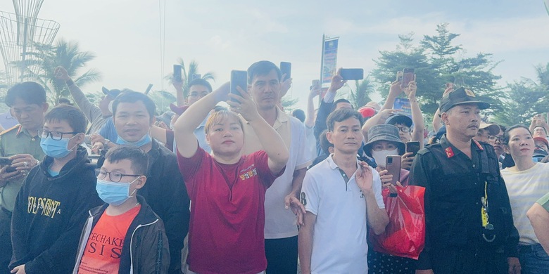 H&agrave;ng vạn người d&acirc;n trải nghiệm lễ hội khinh kh&iacute; cầu đầu ti&ecirc;n ở Đồng Nai- Ảnh 7.