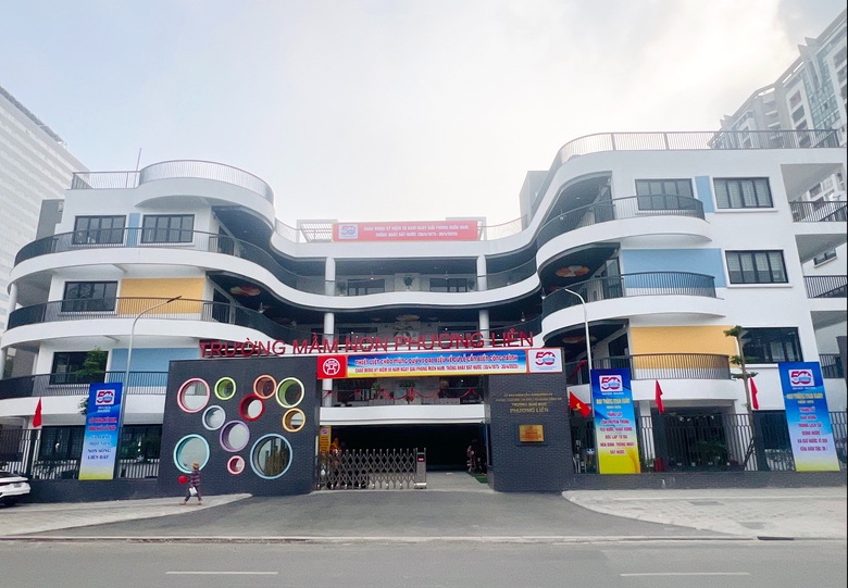 Hà Nội: Nhiều công trình gắn biển chào mừng 50 năm thống nhất đất nước- Ảnh 6. Hà Nội: Nhiều công trình gắn biển chào mừng 50 năm thống nhất đất nước- Ảnh 6.