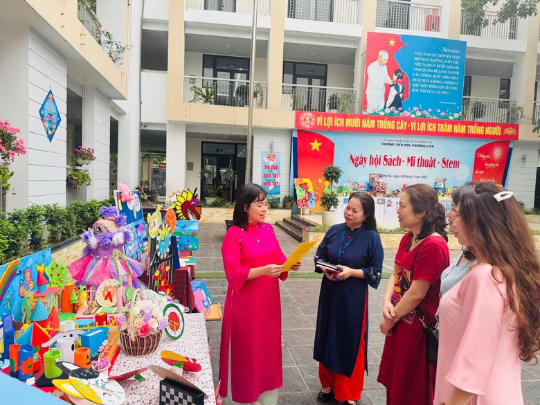 Hà Nội: Nhiều công trình gắn biển chào mừng 50 năm thống nhất đất nước- Ảnh 11. Hà Nội: Nhiều công trình gắn biển chào mừng 50 năm thống nhất đất nước- Ảnh 11.