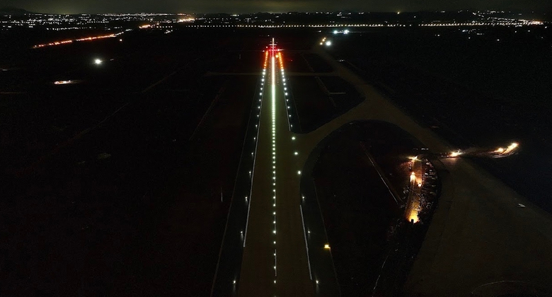 Ch&iacute;nh thức bật đ&egrave;n hiệu đường cất, hạ c&aacute;nh s&acirc;n bay Long Th&agrave;nh- Ảnh 1.