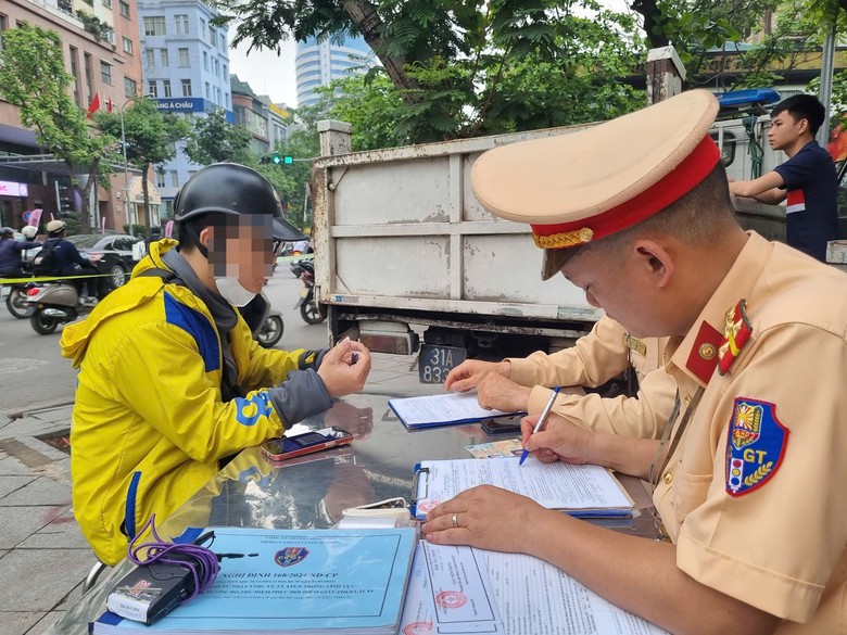 Người d&acirc;n cần lưu &yacute; g&igrave; để đi lại an to&agrave;n dịp nghỉ lễ 30/4?- Ảnh 2.