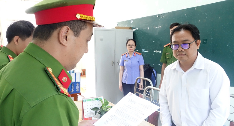 Bắt nguy&ecirc;n gi&aacute;m đốc v&agrave; kế to&aacute;n trưởng trung t&acirc;m gi&aacute;o dục nghề nghiệp ở An Giang- Ảnh 2.