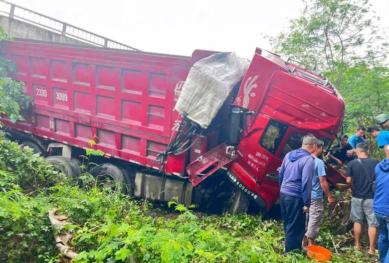 Hiện trường vụ TNGT khiến 3 người bị thương.