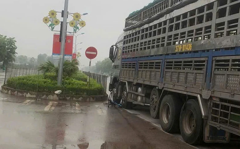 Hiện trường vụ tai nạn khiến cụ &ocirc;ng tử vong thương t&acirc;m.