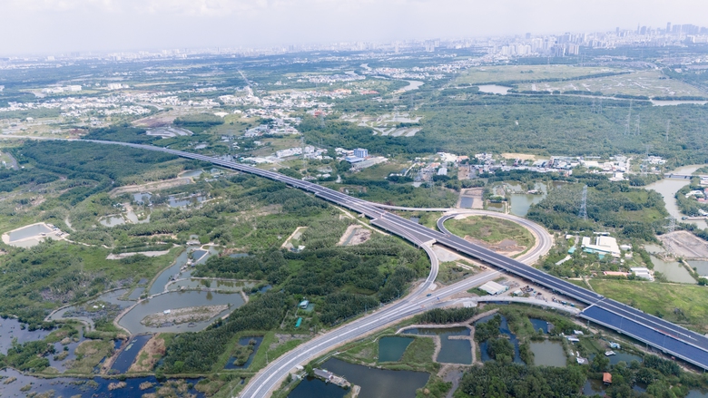 18h hôm nay thông xe hai đoạn cao tốc Bến Lức - Long Thành, tài xế cần lưu ý gì?- Ảnh 1. 18h hôm nay thông xe hai đoạn cao tốc Bến Lức - Long Thành, tài xế cần lưu ý gì?- Ảnh 1.