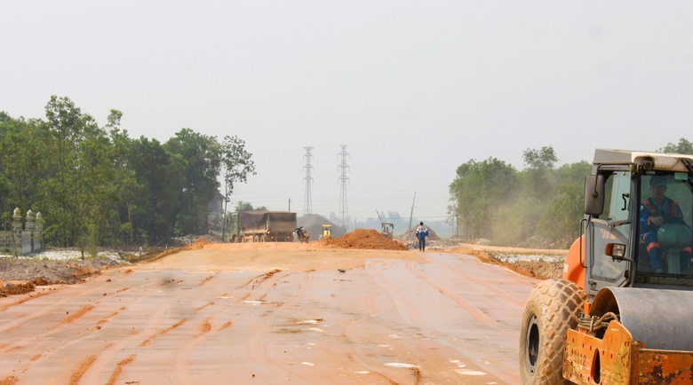 Hoàn thành GPMB hai dự án đường bộ lớn qua Quảng Trị trong tháng 5- Ảnh 1. Hoàn thành GPMB hai dự án đường bộ lớn qua Quảng Trị trong tháng 5- Ảnh 1.